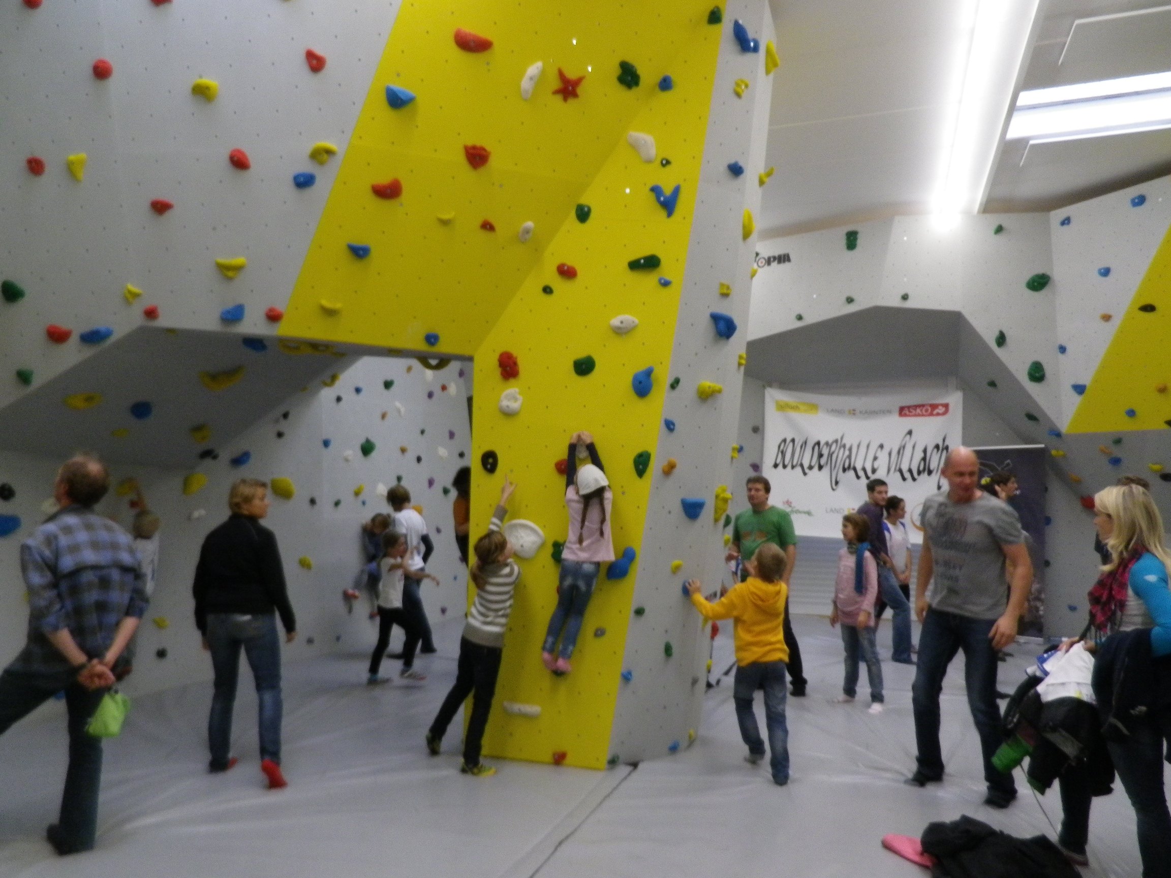 modern-indoor-climbing-wall-in-hostel-villach-carinthia-austria